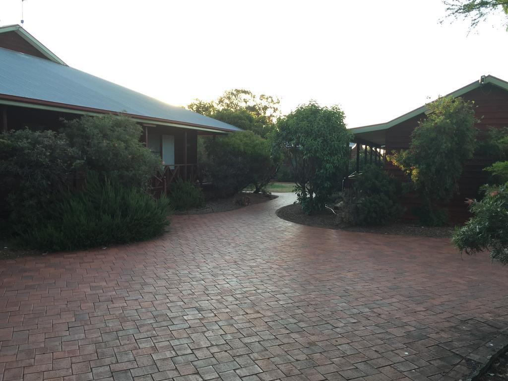 Aussie Cabins Dubbo Exterior photo