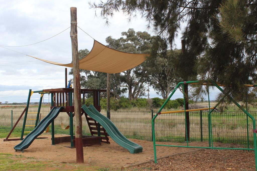 Aussie Cabins Dubbo Exterior photo